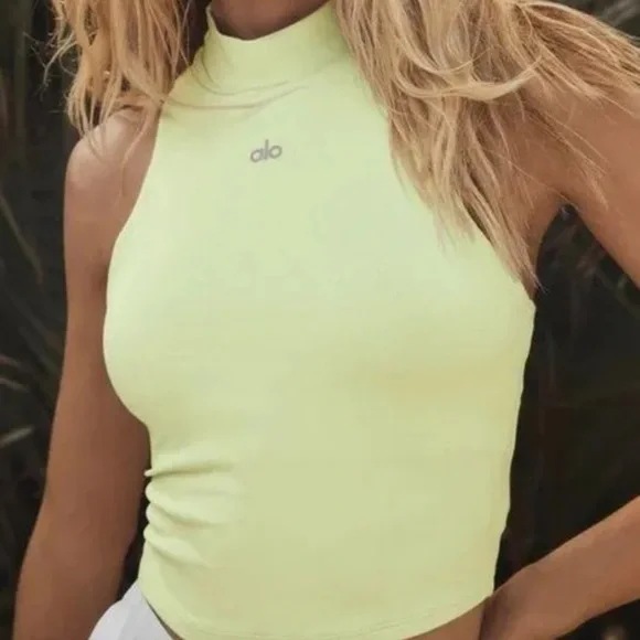 ALO Soft That Bra Tank in Iced Green Tea S - Picture 2 of 6